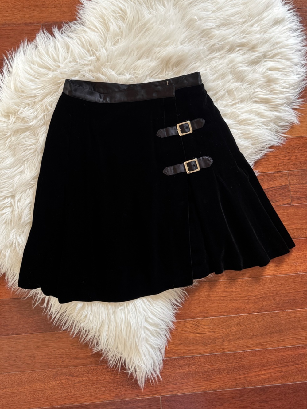 VINTAGE LIMITED velour pleated wrap skirt with silver buckles size 4